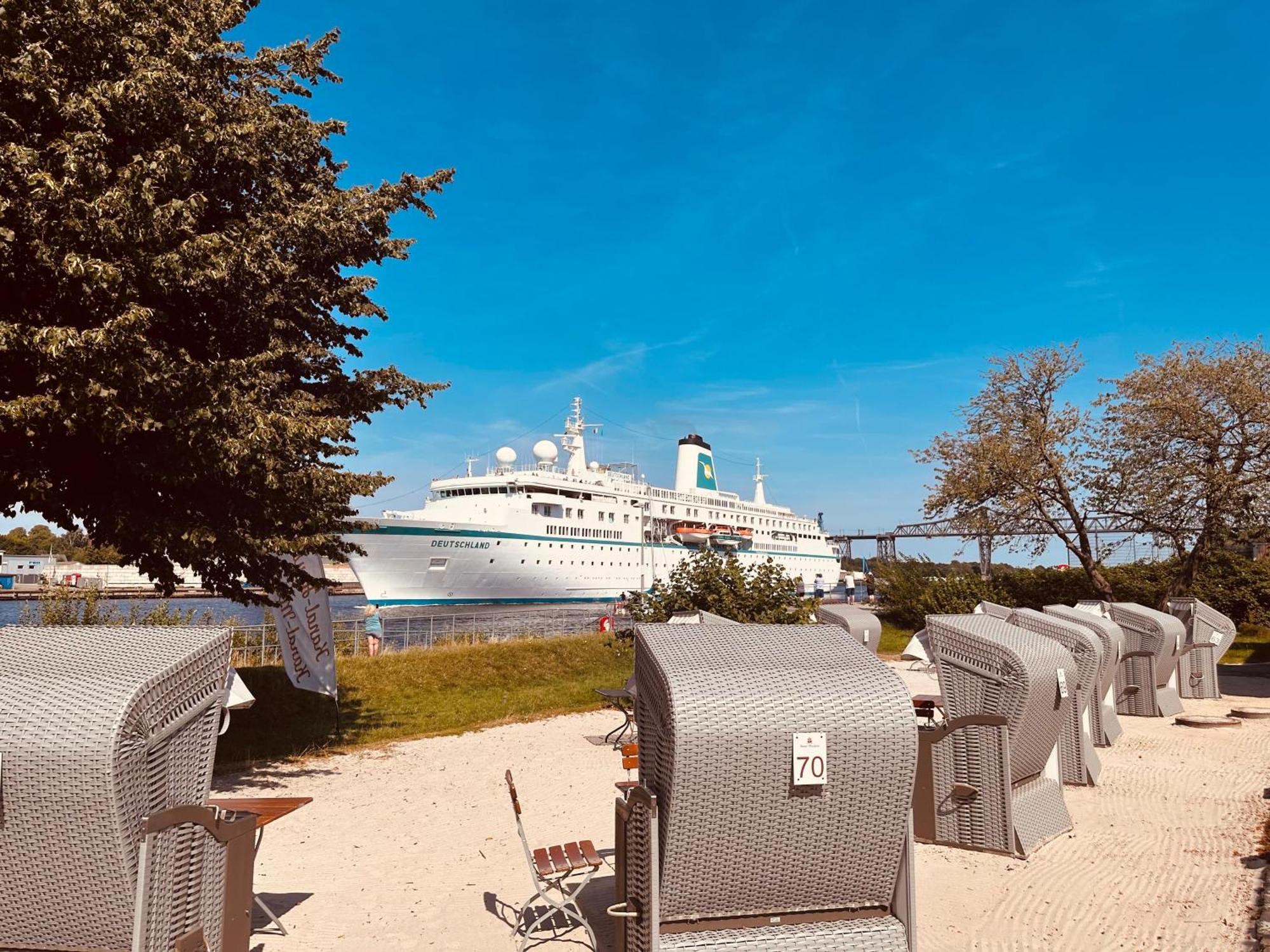 Kanal-Haus "Das Gaestehaus Direkt Am Nok" Osterrönfeld Buitenkant foto