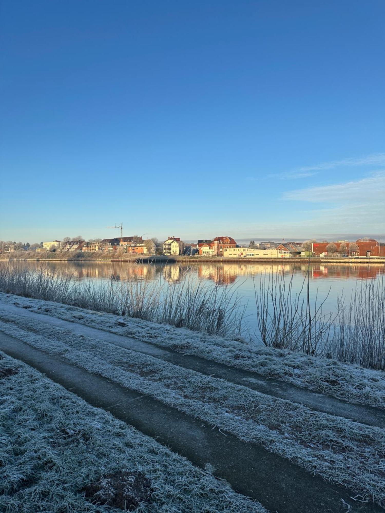 Kanal-Haus "Das Gaestehaus Direkt Am Nok" Osterrönfeld Buitenkant foto