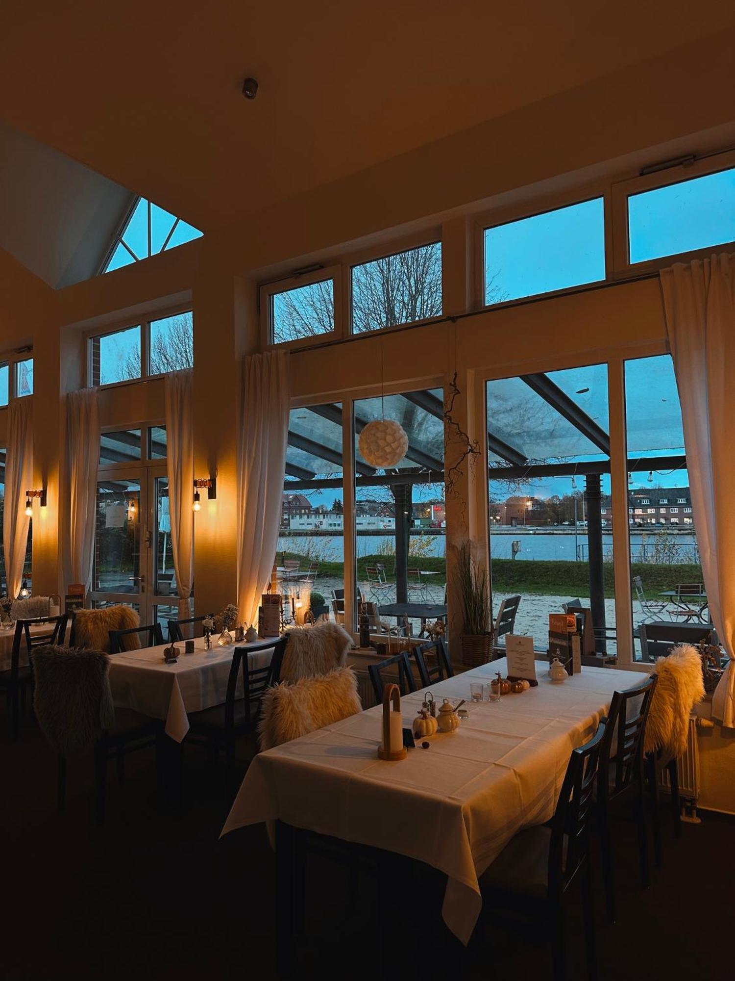 Kanal-Haus "Das Gaestehaus Direkt Am Nok" Osterrönfeld Buitenkant foto