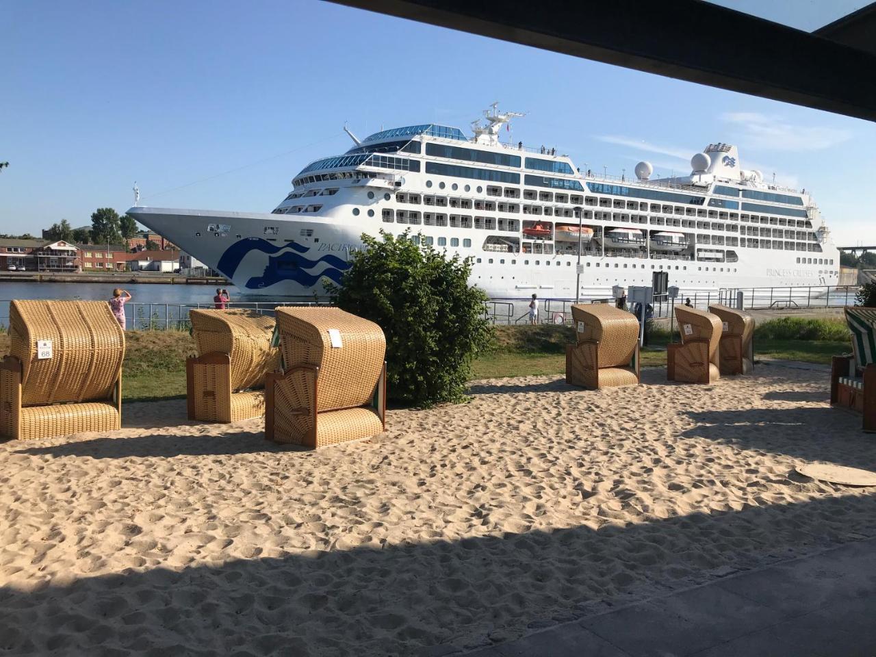 Kanal-Haus "Das Gaestehaus Direkt Am Nok" Osterrönfeld Buitenkant foto