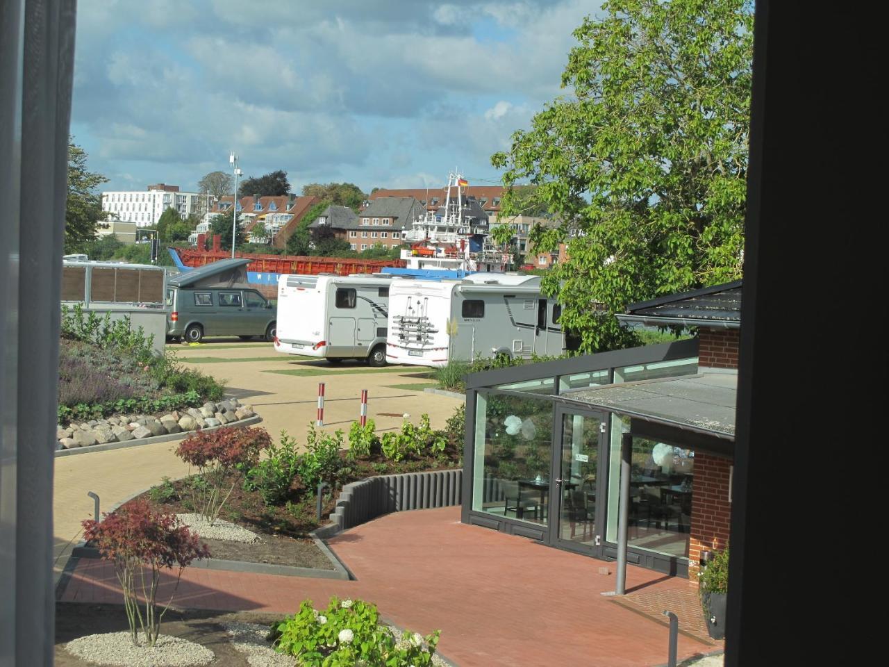 Kanal-Haus "Das Gaestehaus Direkt Am Nok" Osterrönfeld Buitenkant foto