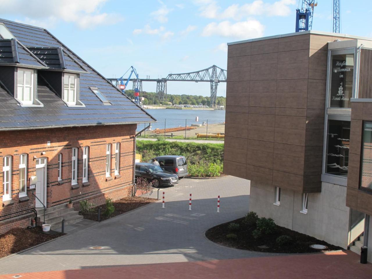 Kanal-Haus "Das Gaestehaus Direkt Am Nok" Osterrönfeld Buitenkant foto